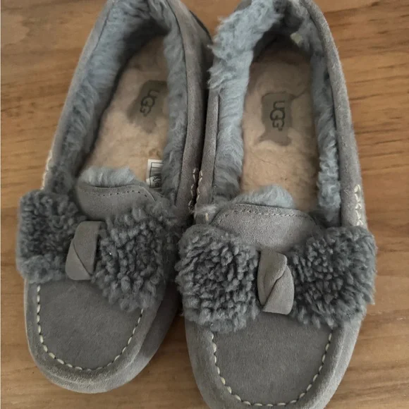 UGG | Shoes | Nwot Ugg Ansley Fur Bow Slippers Sz 6 | Poshmark